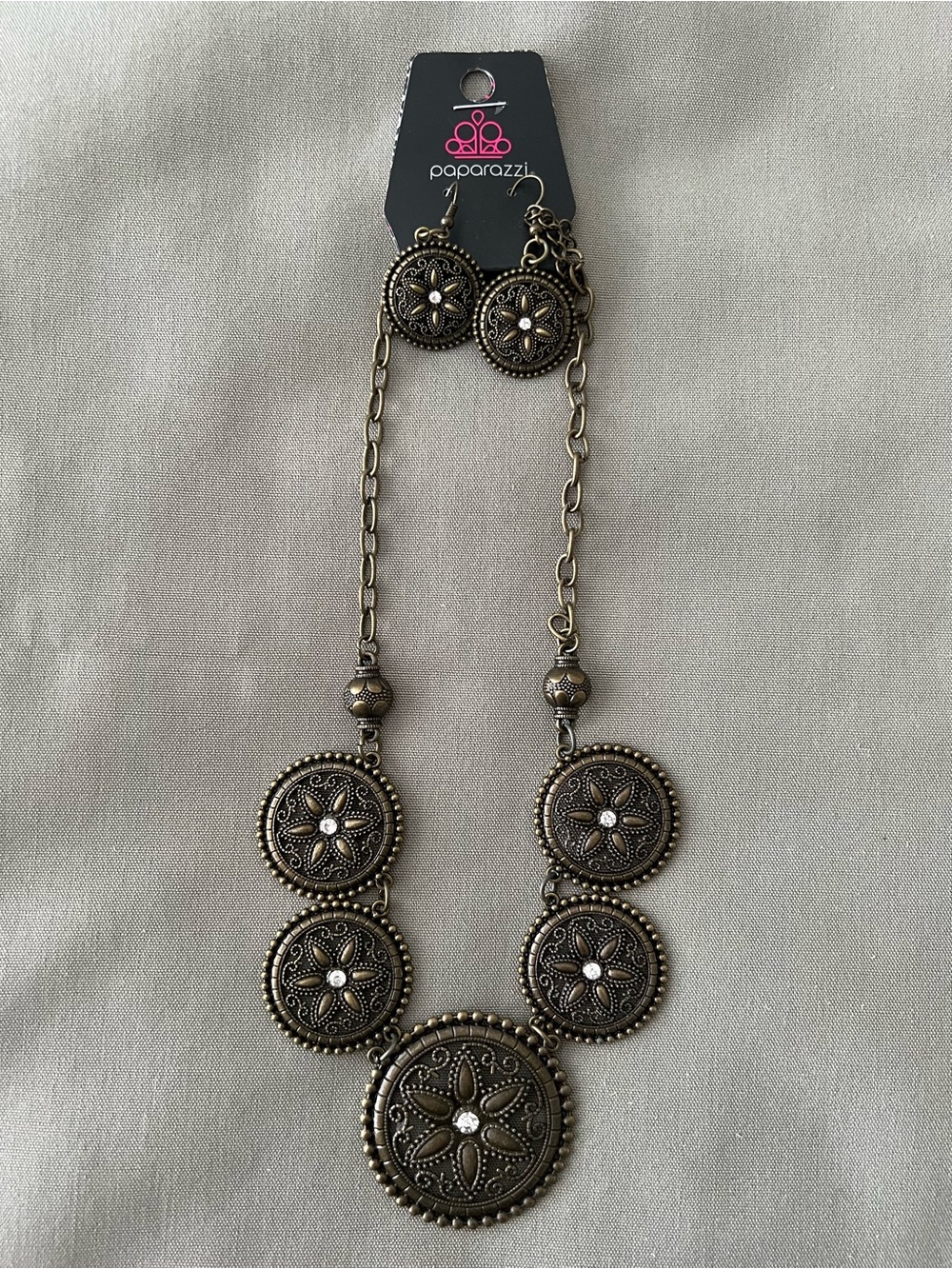 paparazzi Antique Brass Tone Star Lilies Medallion Necklace and Earrings Set